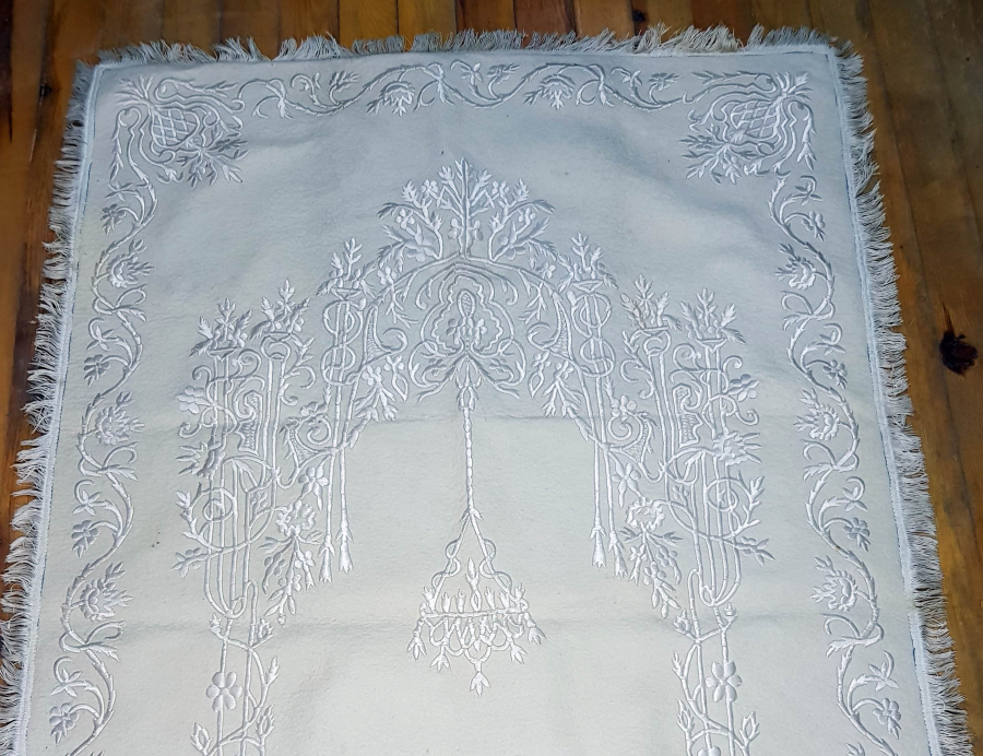 OSMANLI DÖNEMİ KEÇE ÜZERİ İPEK İŞLEME SECCADE