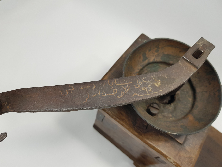 OSMANLICA YAZILI AHŞAP KAHVE DEĞİRMENİ