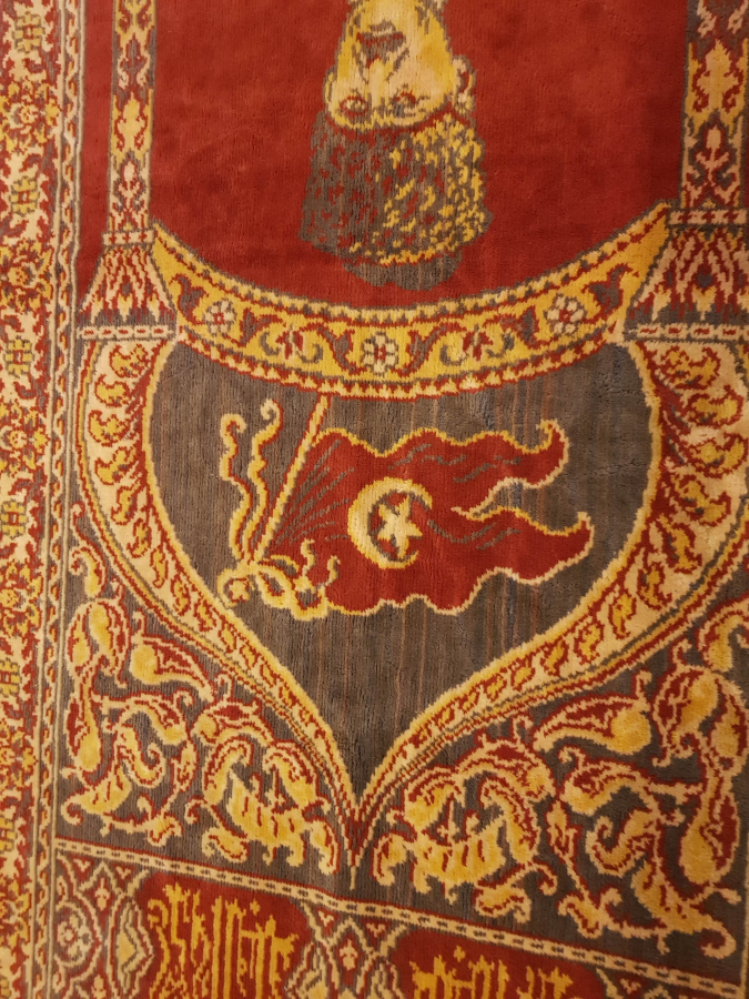 OSMANLICA GAZİ EL-KIBLE YAZILI GENÇ ATATÜRK GÖRSELLİ DUVAR HALISI