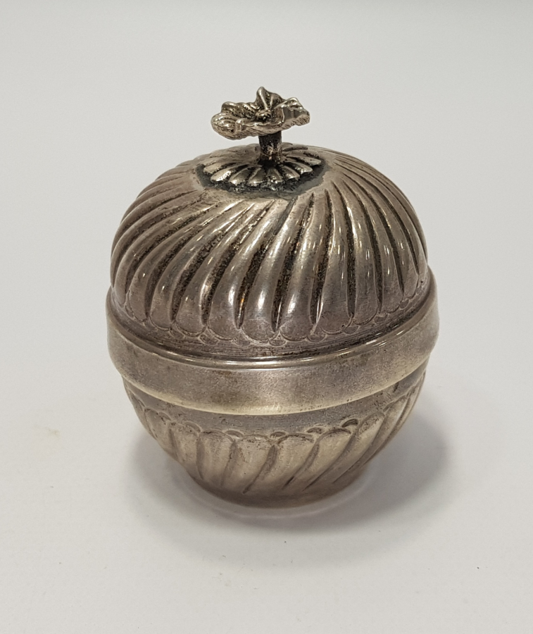 İÇİ ALTIN VERMEYLİ GÜMÜŞ KUTU