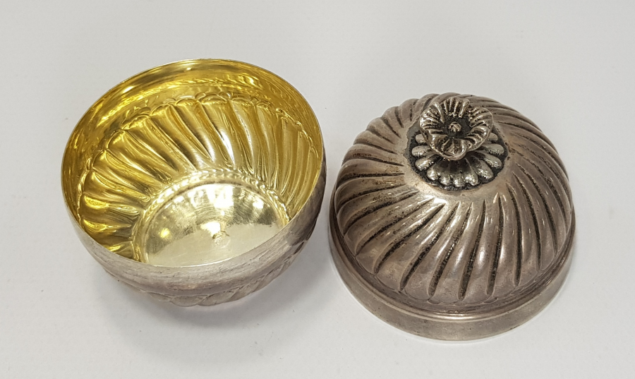 İÇİ ALTIN VERMEYLİ GÜMÜŞ KUTU