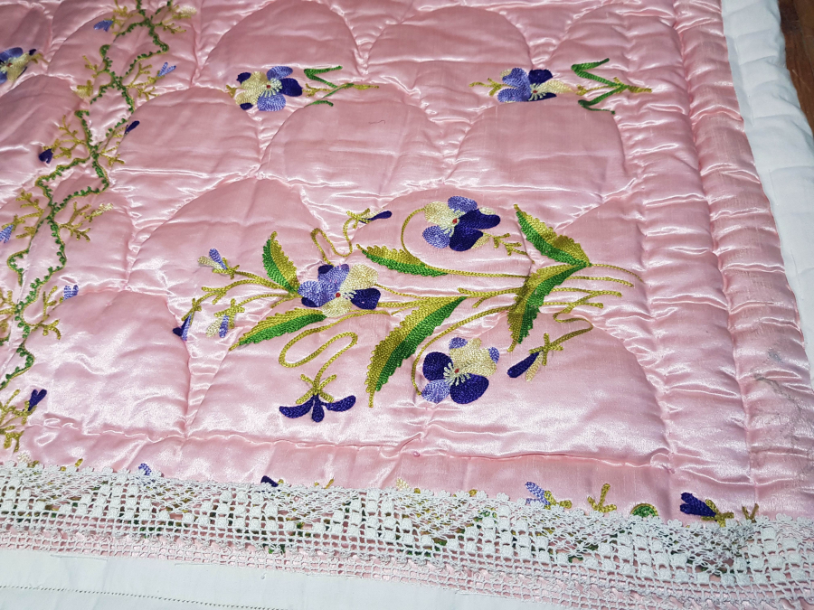 OSMANLI DÖNEMİ SUZANİ İŞLEMELİ BEBEK Bayrak Müzayede