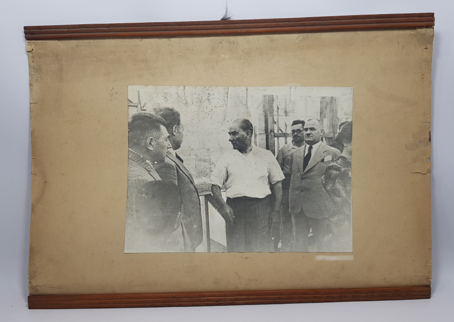 PASPARTUSUNDA BÜYÜK BOY ATATÜRK FOTOĞRAFI 
