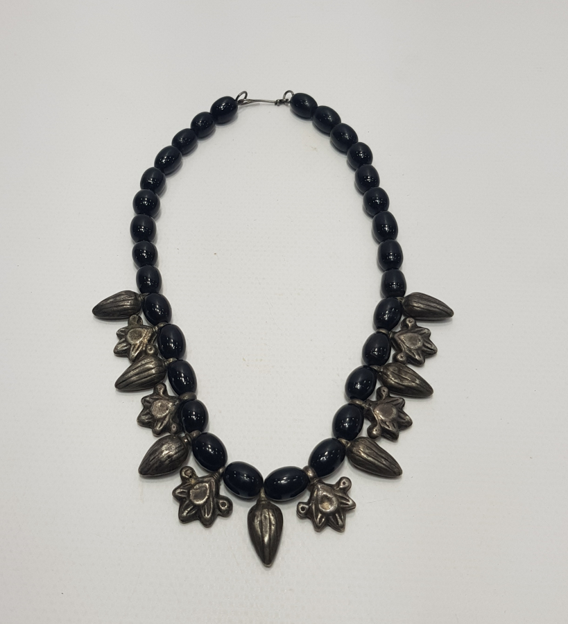 OSMANLI DÖNEMİ OLTU TAŞI VE GÜMÜŞTEN YAPILMIŞ GERDANLIK