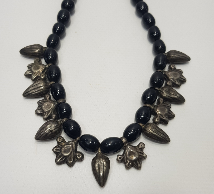 OSMANLI DÖNEMİ OLTU TAŞI VE GÜMÜŞTEN YAPILMIŞ GERDANLIK