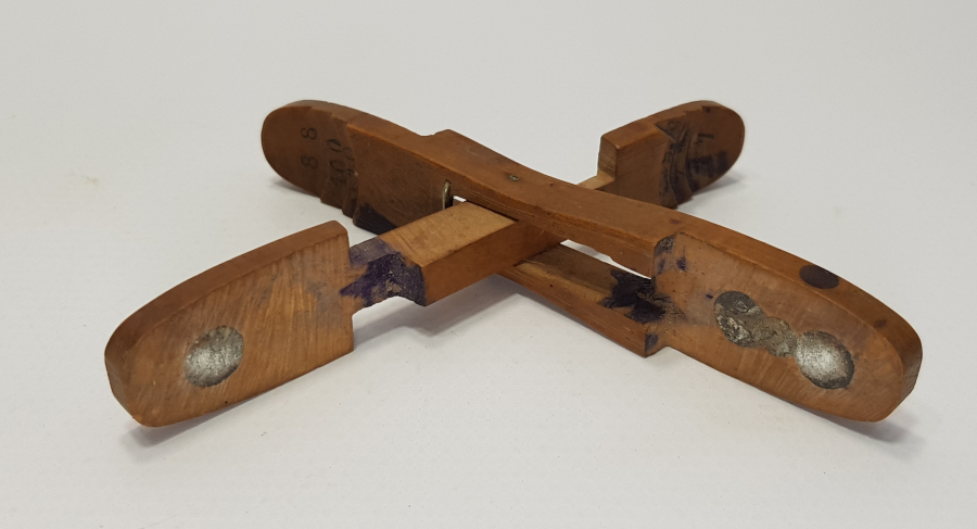 OSMANLI DÖNEMİ ÜZERİ OSMANLICA YAZILI AHŞAP KUYUMCU TERAZİSİ