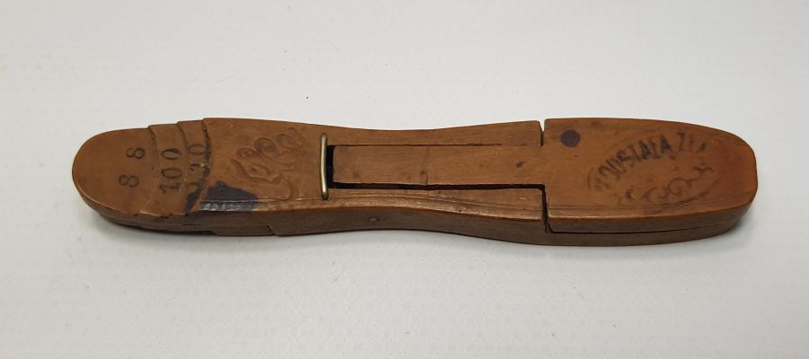 OSMANLI DÖNEMİ ÜZERİ OSMANLICA YAZILI AHŞAP KUYUMCU TERAZİSİ