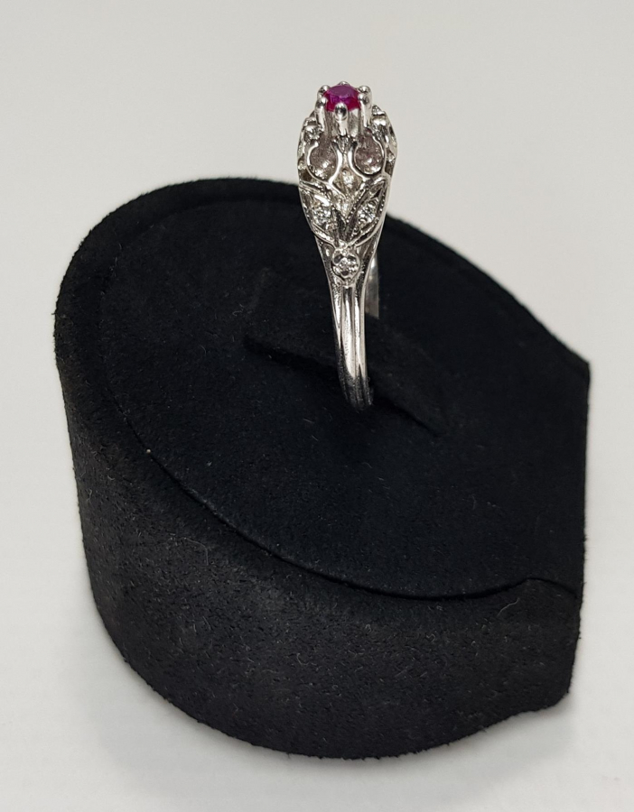 1970'LERDEN YAKUT TAŞLI VE PIRLANTALI PLATİN YÜZÜK