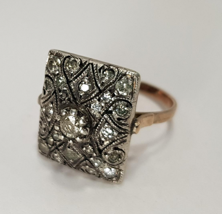 ELMAS TAŞLARLA SÜSLÜ BAGET FORMLU ANTİKA ALTIN YÜZÜK