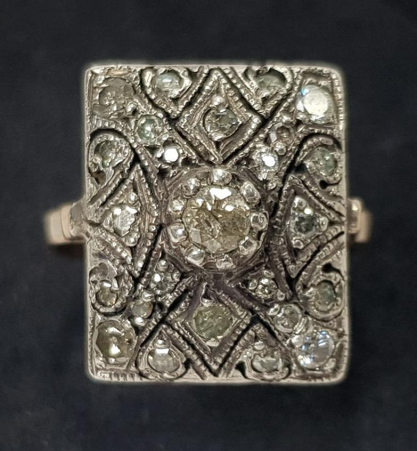 ELMAS TAŞLARLA SÜSLÜ BAGET FORMLU ANTİKA ALTIN YÜZÜK