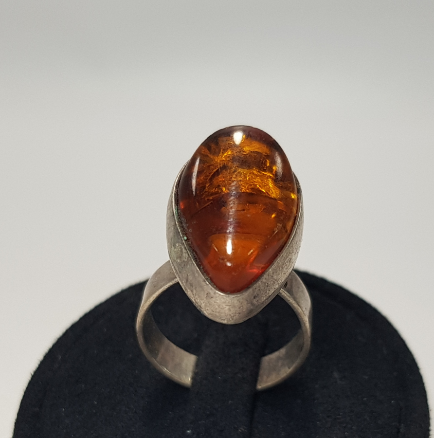 KEHRİBAR TAÇLI ÖZEL YAPIM GÜMÜŞ YÜZÜK