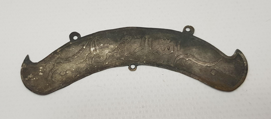 OSMANLI DÖNEMİ BESMELE YAZILI TEKKE İŞİ BIYIK FORMLU GÜMÜŞ PLAKA 