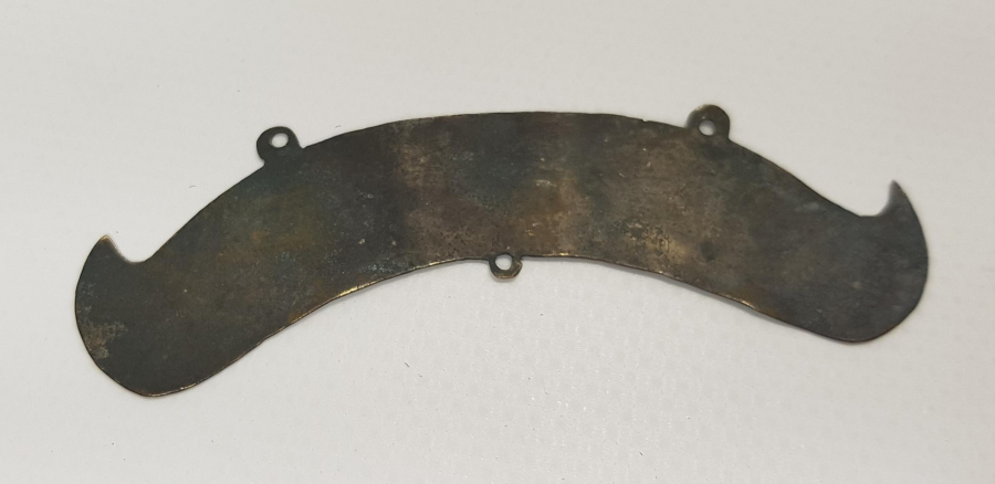 OSMANLI DÖNEMİ BESMELE YAZILI TEKKE İŞİ BIYIK FORMLU GÜMÜŞ PLAKA 