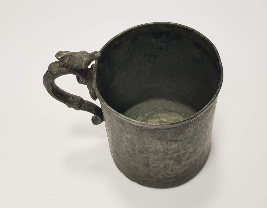 1. DÜNYA SAVAŞI DÖNEMİ ÜZERİ KUŞ APLİKELİ BAKIR OSMANLI SUBAY BARDAĞI