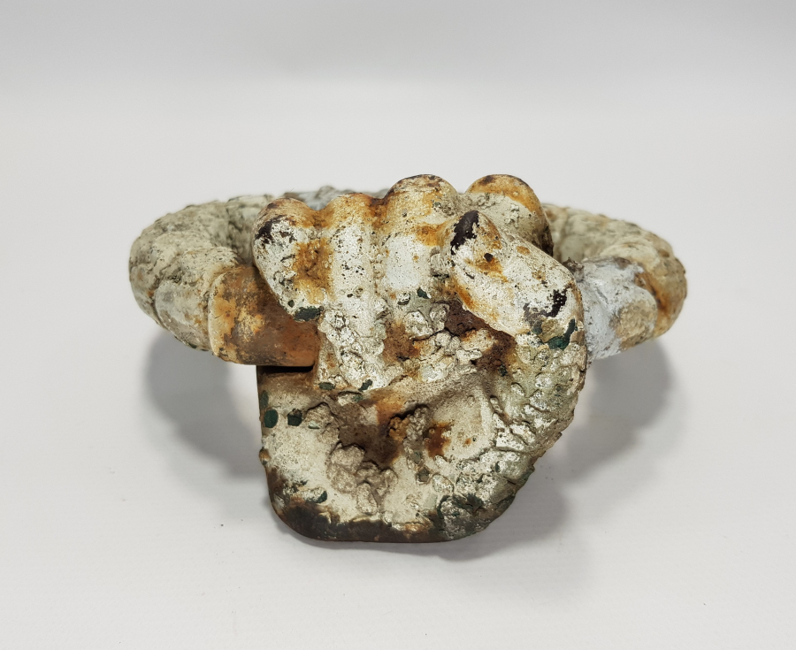 OSMANLI DÖNEMİ EL VE ÇELENK ŞEKLİNDE NADİR FORMDA KAPI TOKMAĞI