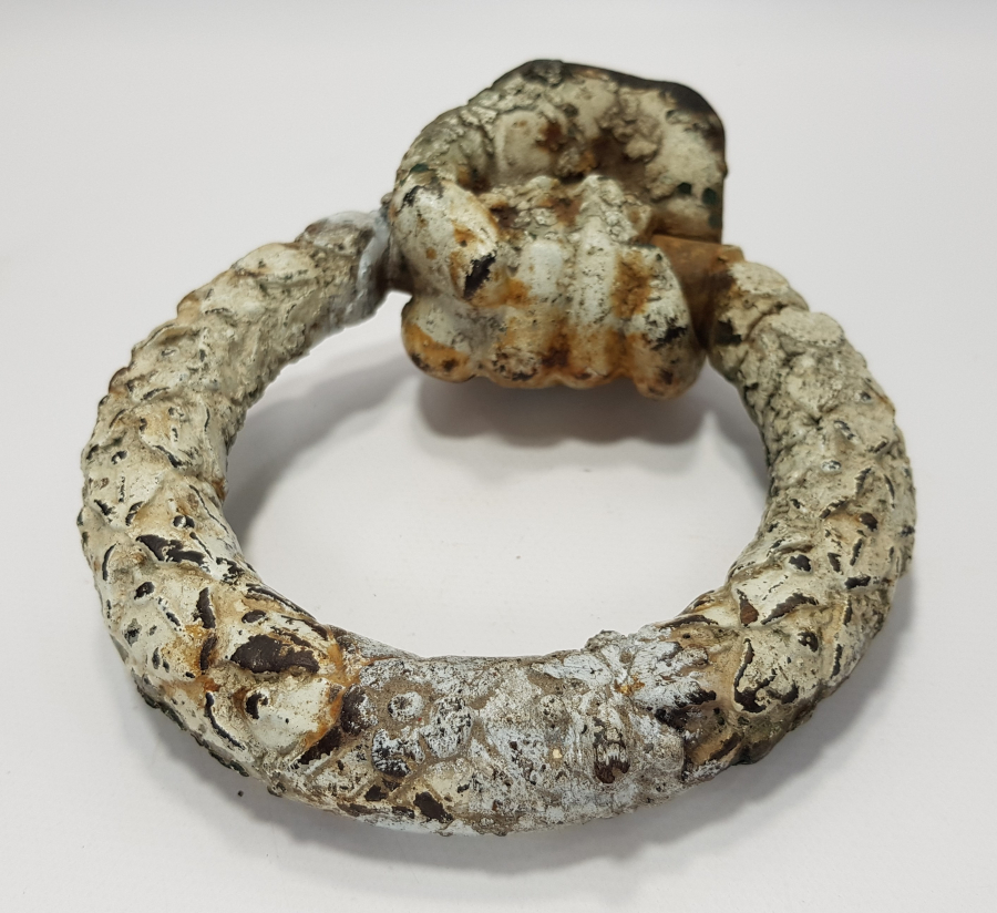 OSMANLI DÖNEMİ EL VE ÇELENK ŞEKLİNDE NADİR FORMDA KAPI TOKMAĞI