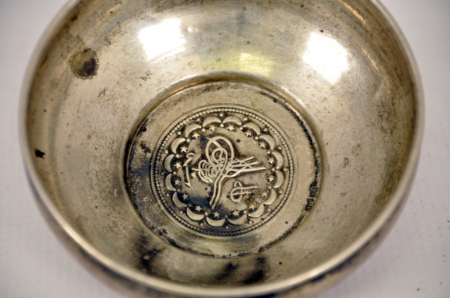 İÇİ TUĞRA MOTİFLİ SÜLEYMANİYE İŞİ GÜMÜŞ KINA TASI