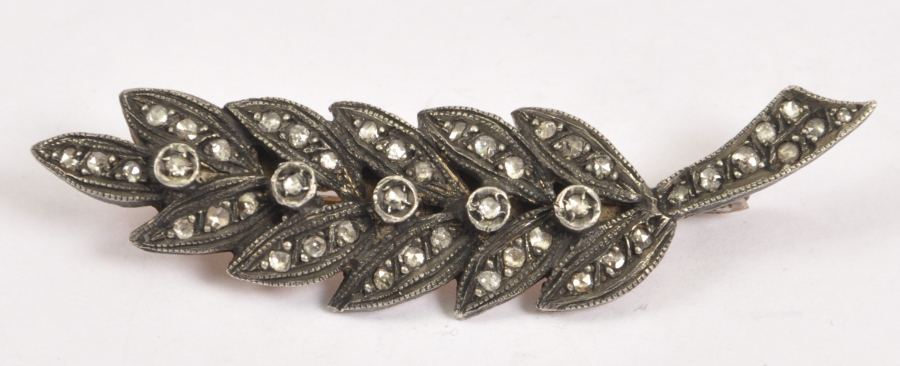 BAŞAK FORMLU ELMAS BROŞ