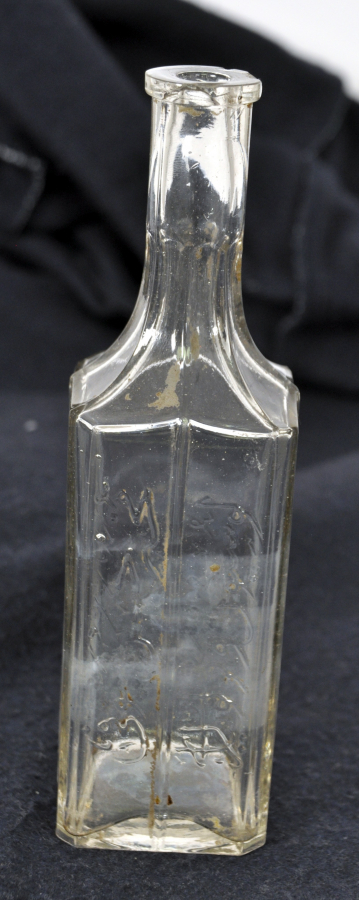 OSMANLICA YAZILI ŞİŞE: MUHAYYER HASAN ŞEVKİ LOSYON VE KOLONYA