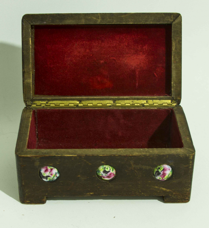 EL BOYAMA PORSELEN SÜSLEMELİ AHŞAP MÜCEVHER KUTUSU