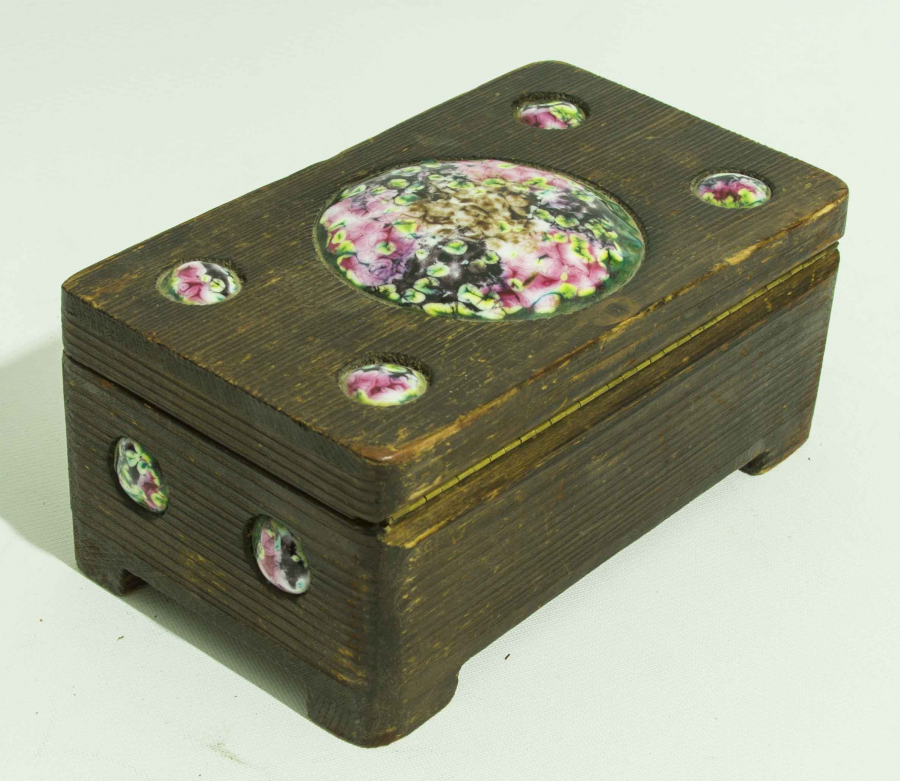 EL BOYAMA PORSELEN SÜSLEMELİ AHŞAP MÜCEVHER KUTUSU