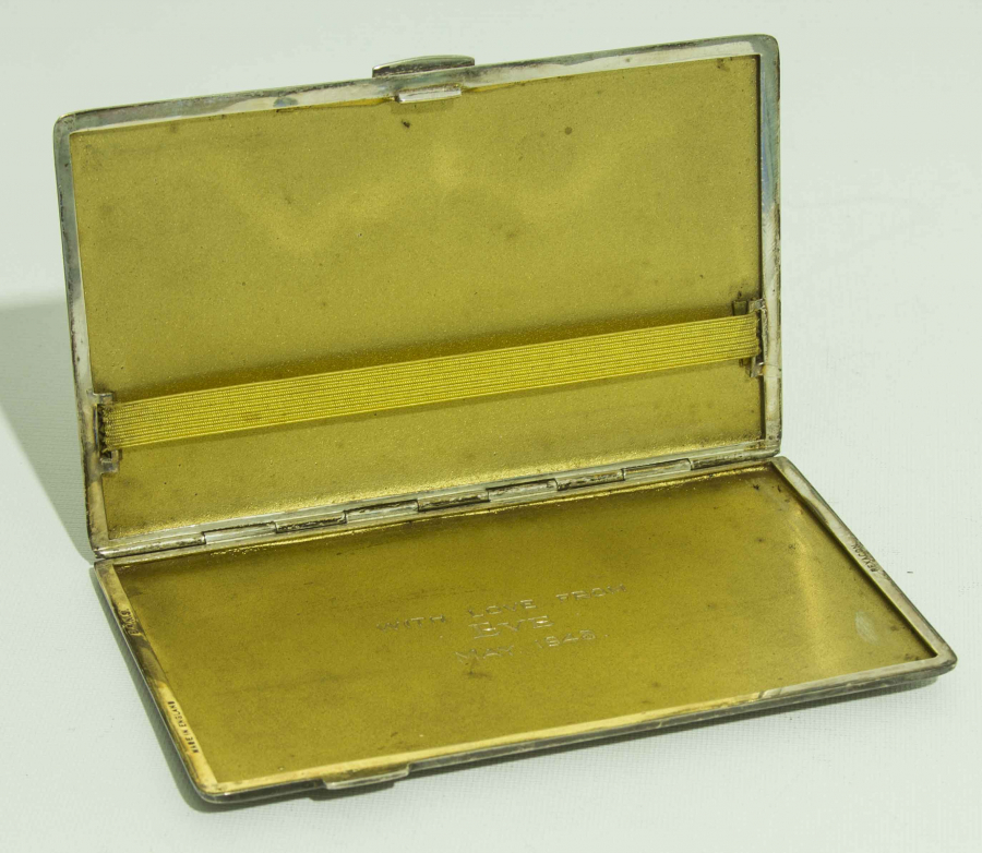 AZNAVUR İŞÇİLİKLİ, İNİSİYALLİ GÜMÜŞ KAPLAMA SİGARA KUTUSU