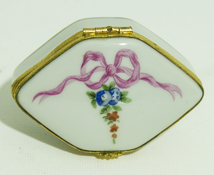 LİMOGES DAMGALI EL BOYAMA PORSELEN MÜCEVHER KUTUSU