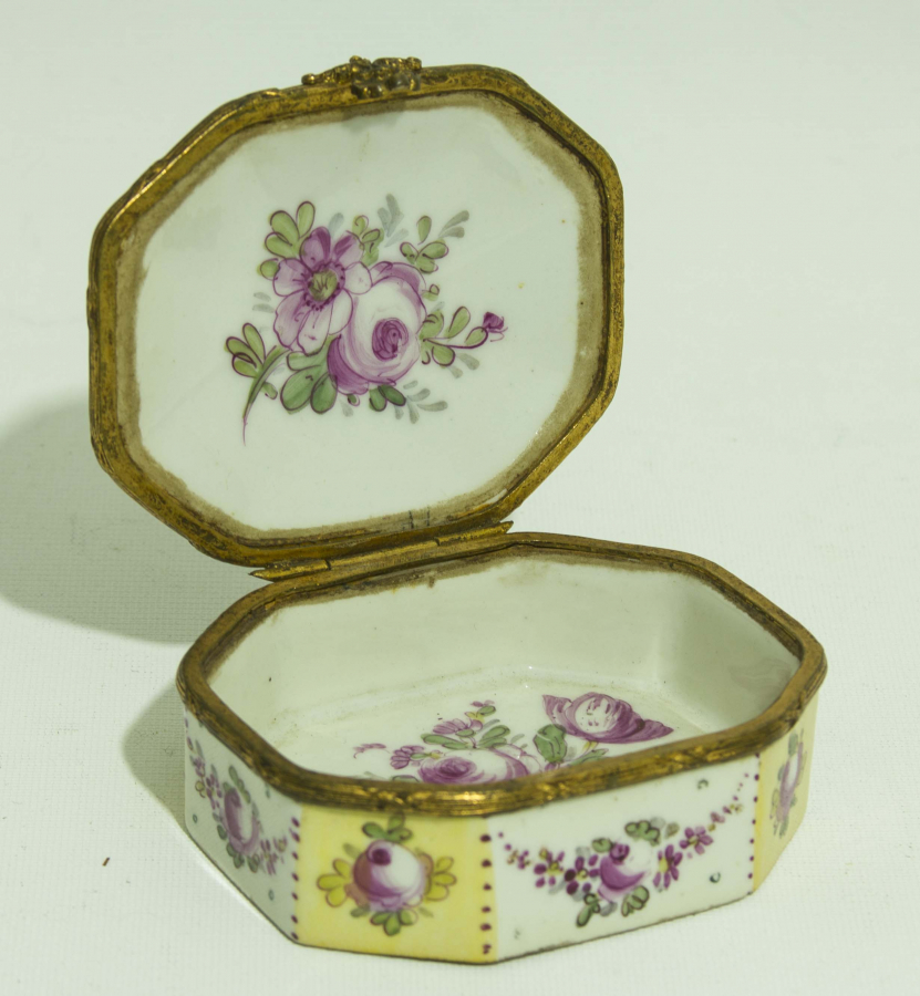 MEISSEN DAMGALI PORSELEN MÜCEVHER KUTUSU