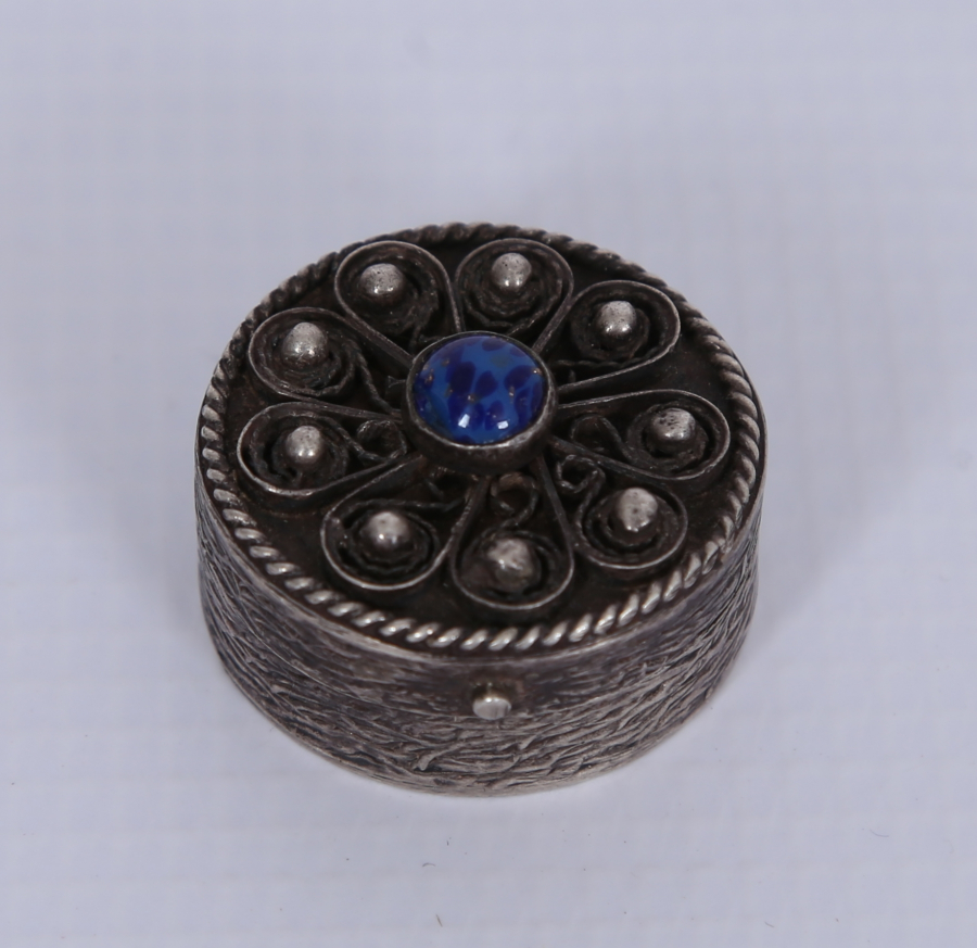 LAPİS TAŞLI TELKARİ İŞÇİLİKLİ GÜMÜŞ KUTU