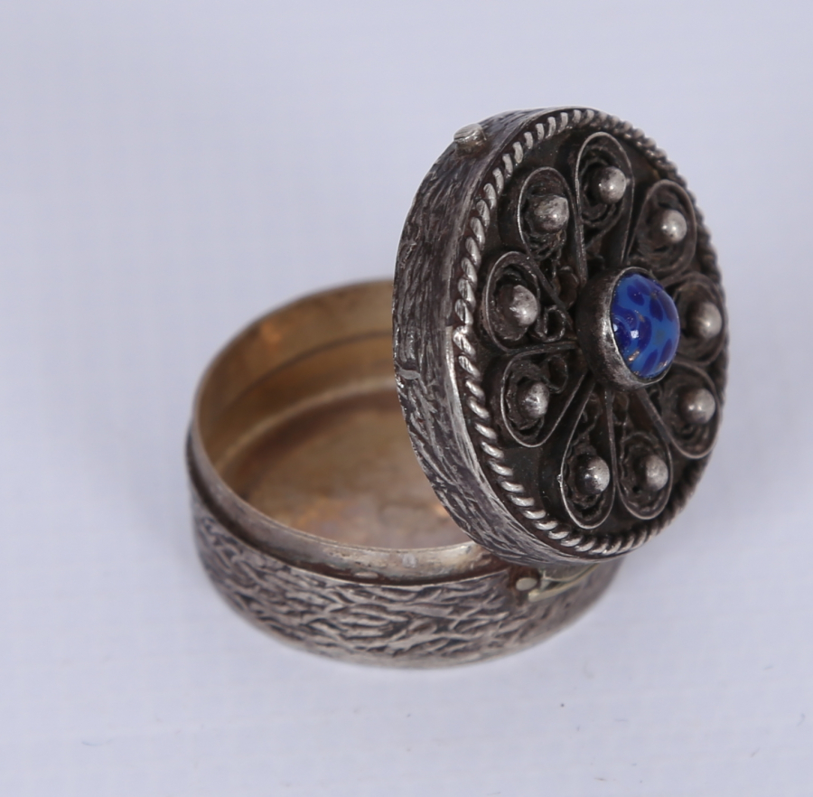 LAPİS TAŞLI TELKARİ İŞÇİLİKLİ GÜMÜŞ KUTU