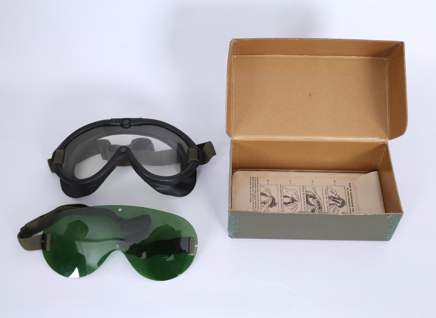 İKİNCİ DÜNYA SAVAŞI 1944 TARİHLİ KUTUSUNDA PİLOT GÖZLÜĞÜ