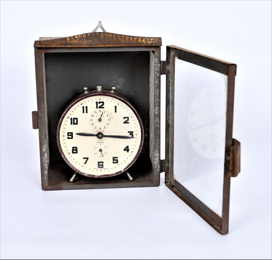 KUTUSUNDA PETER & NACAR SAAT