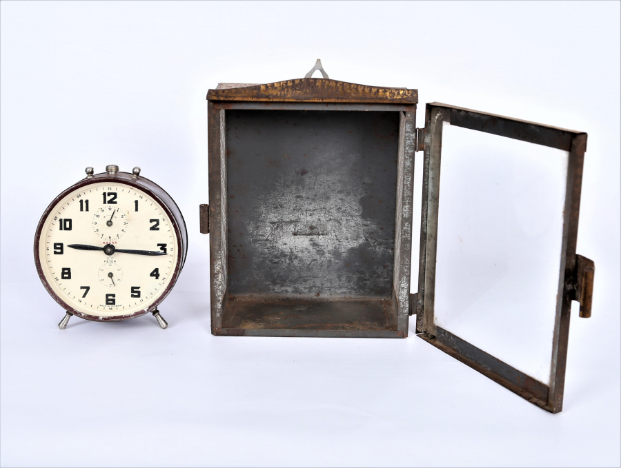 KUTUSUNDA PETER & NACAR SAAT