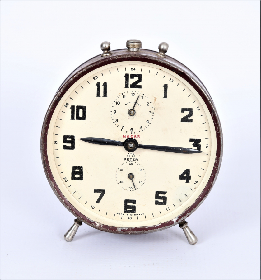 KUTUSUNDA PETER & NACAR SAAT