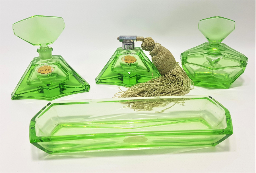 1900'LERDEN YEŞİL RENKLİ KRİSTAL CAM BANYO PARFÜM SETİ 