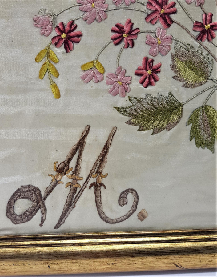 ATATÜRK FOTOĞRAFLI VE İNİSİYALLİ İPEK PANO 