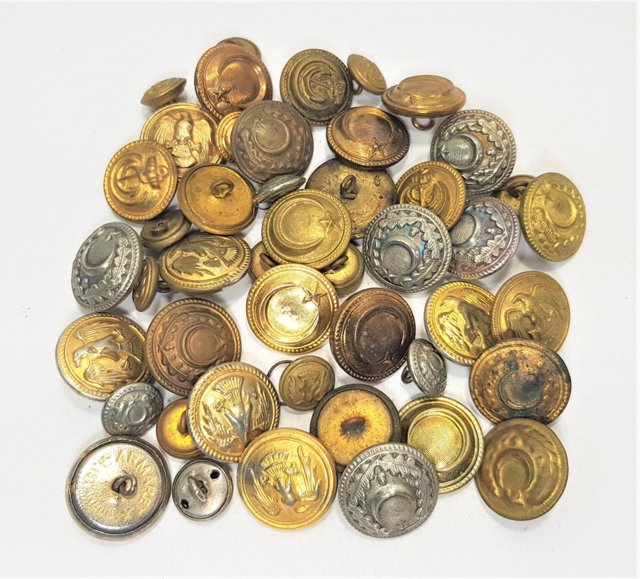 BİR LOT ASKERİ DÜĞME