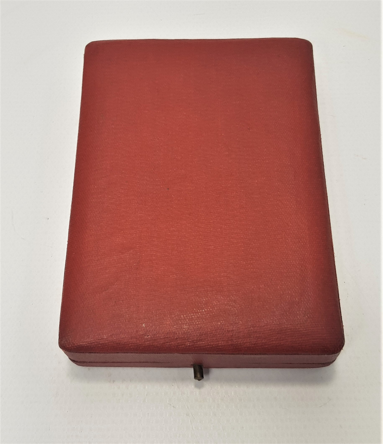 KUTUSUNDA İŞ BANKASI 40 YILLIK DOST ŞÜKRANLARIMIZLA DEV BOY GÜMÜŞ MADALYON - ÇOK NADİR