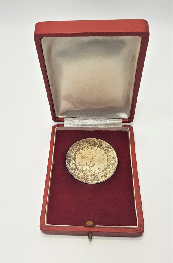 KUTUSUNDA İŞ BANKASI 40 YILLIK DOST ŞÜKRANLARIMIZLA DEV BOY GÜMÜŞ MADALYON - ÇOK NADİR