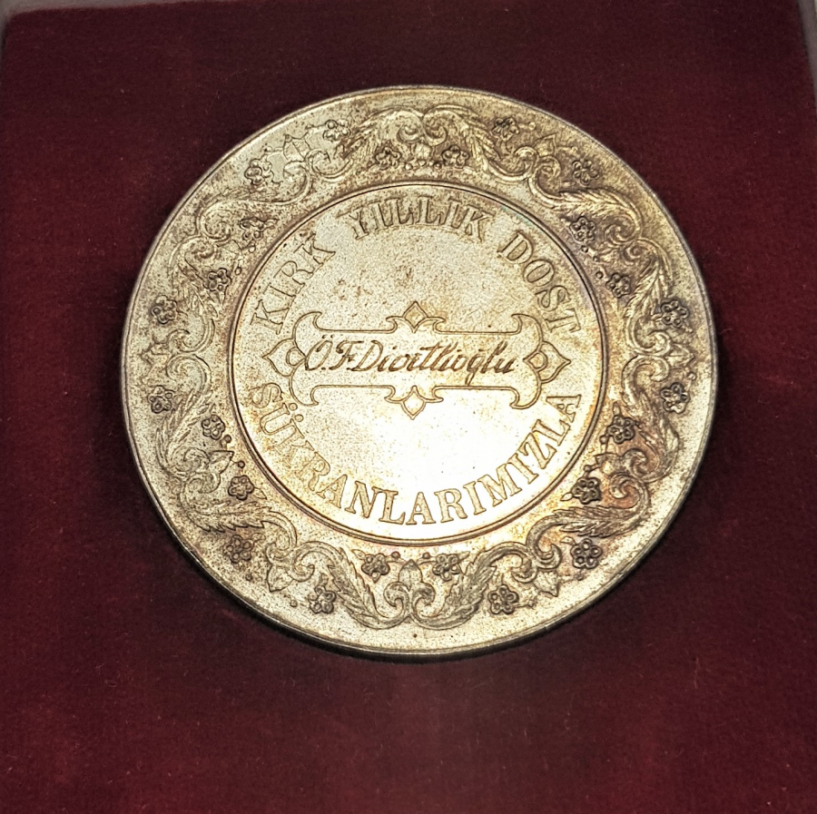 KUTUSUNDA İŞ BANKASI 40 YILLIK DOST ŞÜKRANLARIMIZLA DEV BOY GÜMÜŞ MADALYON - ÇOK NADİR