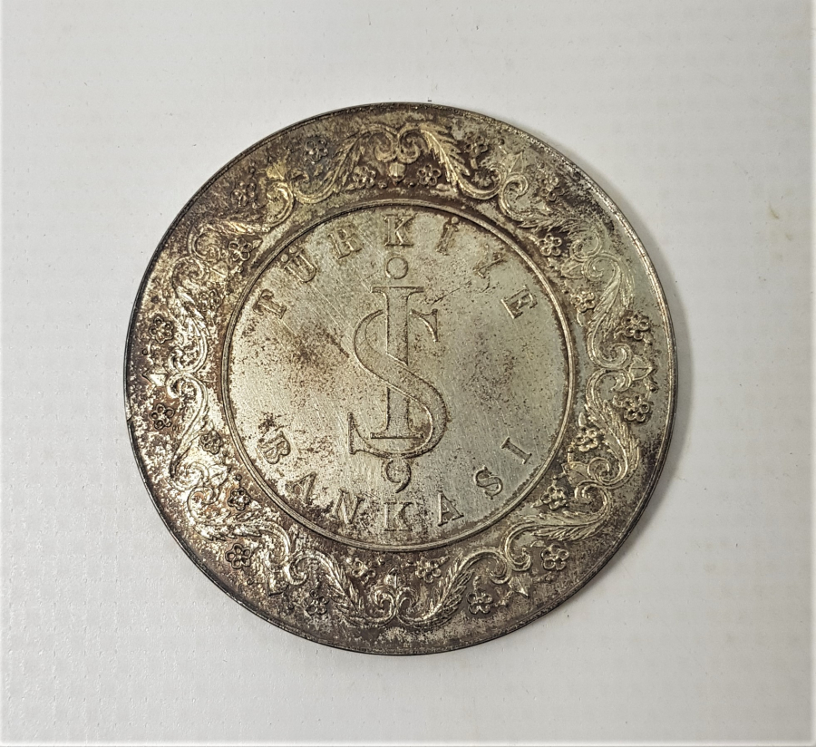 KUTUSUNDA İŞ BANKASI 40 YILLIK DOST ŞÜKRANLARIMIZLA DEV BOY GÜMÜŞ MADALYON - ÇOK NADİR