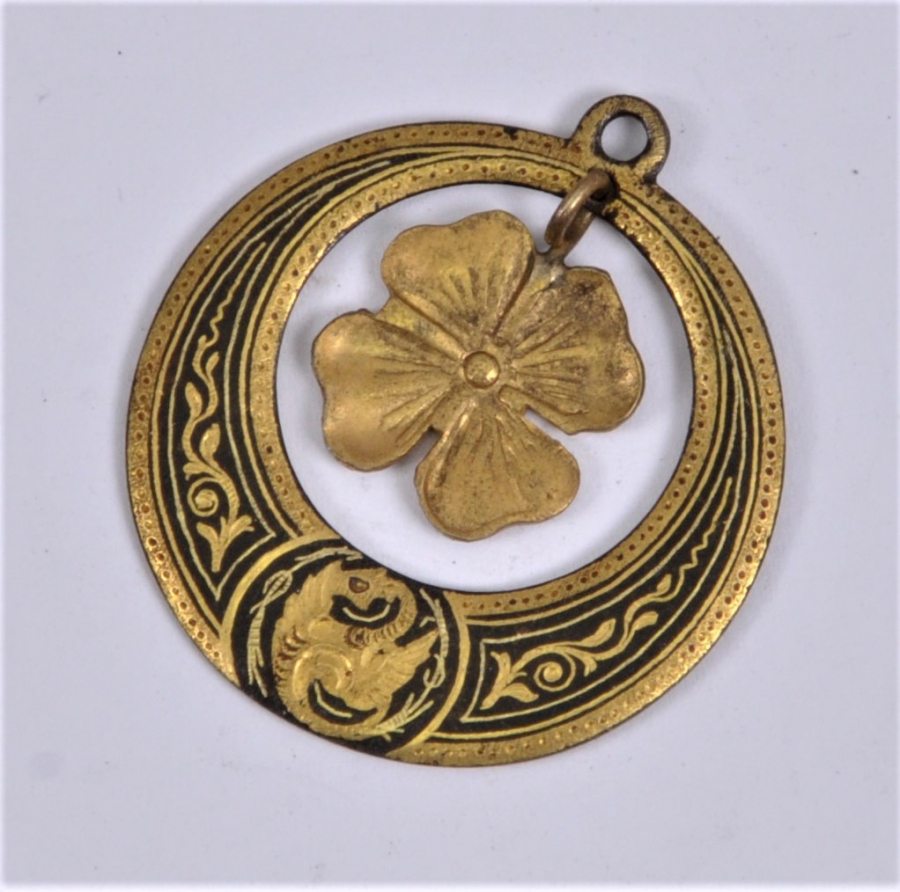 YONCA FORMLU ALTIN ÇAKMA KOLYE UCU 