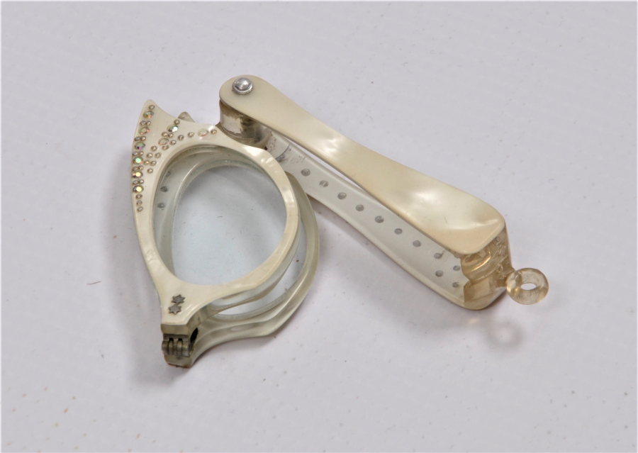 1960's TİYATRO GÖZLÜĞÜ