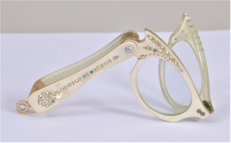 1960's TİYATRO GÖZLÜĞÜ