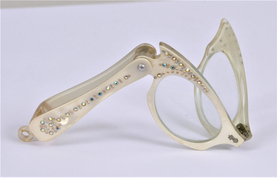 1960's TİYATRO GÖZLÜĞÜ