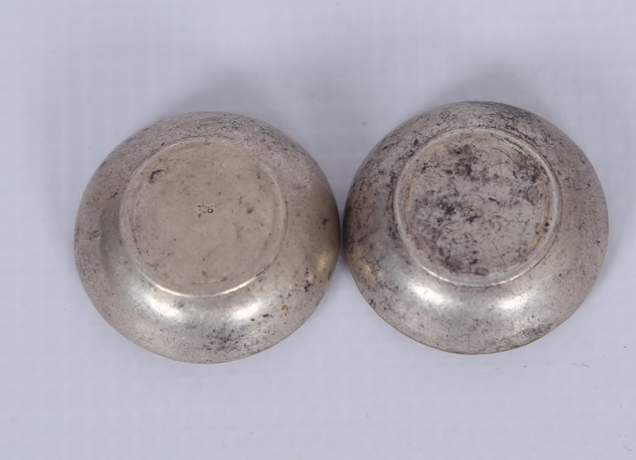 BİR ÇİFT GÜMÜŞ KÜL TABLASI 