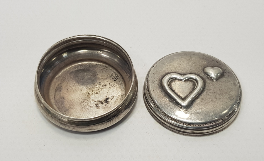 KALP DESENLİ GÜMÜŞ ENFİYE KUTUSU