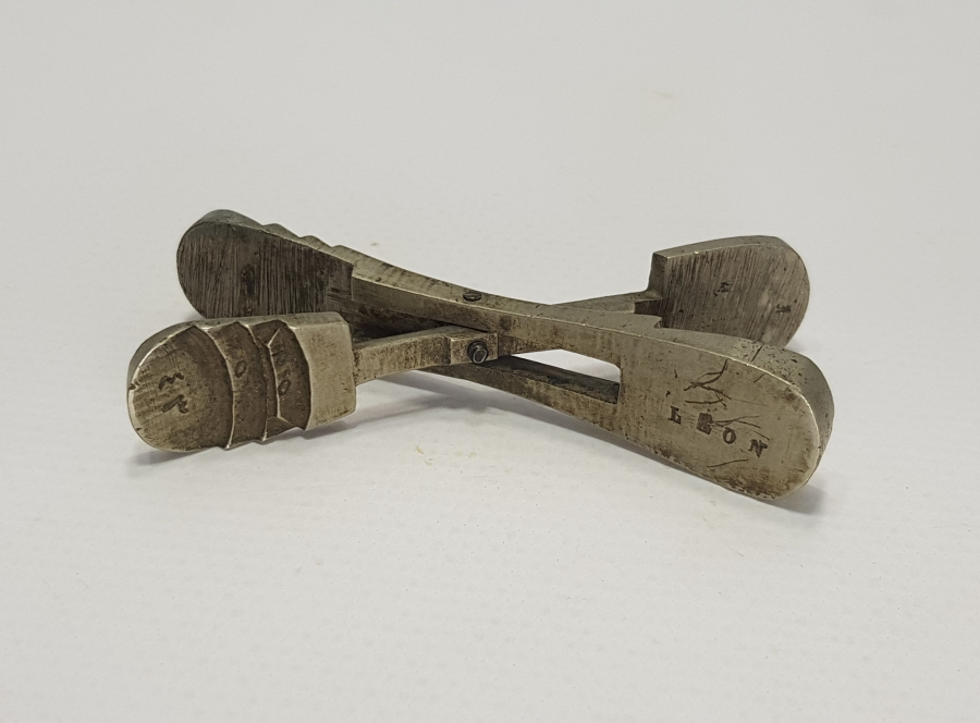 LEON MARKA OSMANLICA YAZILI KUYUMCU TERAZİSİ 