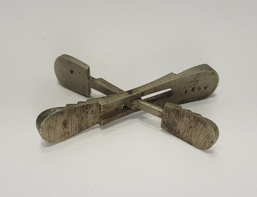 LEON MARKA OSMANLICA YAZILI KUYUMCU TERAZİSİ 