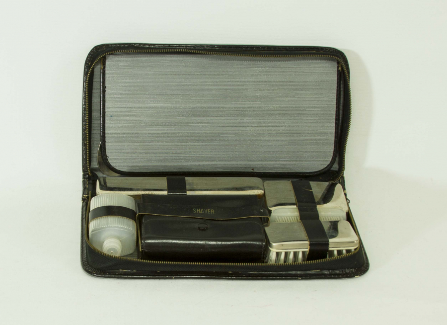 DERİ KABINDA ALMAN SEYAHAT ÇANTASI